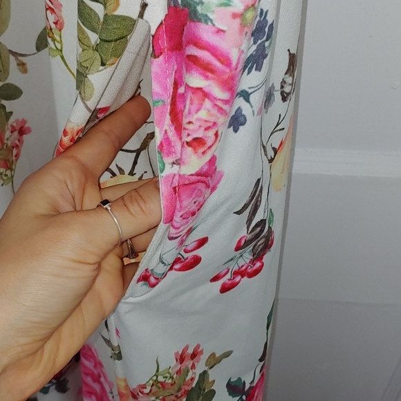 Floral dress with pockets - Picture 3 of 5